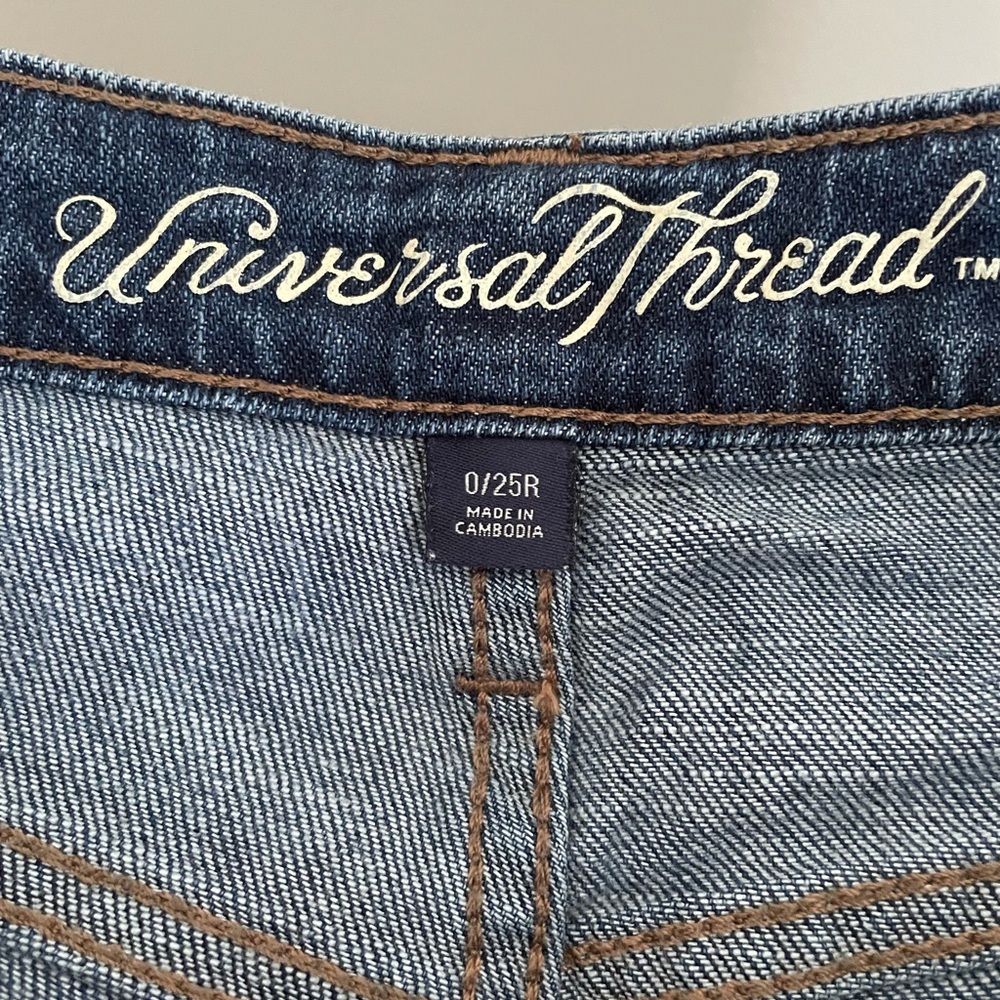 Universal Threads Button front 3” denim shorts